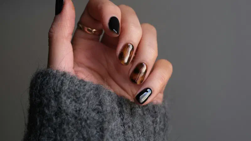 End-of-Summer Nails 2026: Colors & Designs That Transition Perfectly Into Fall