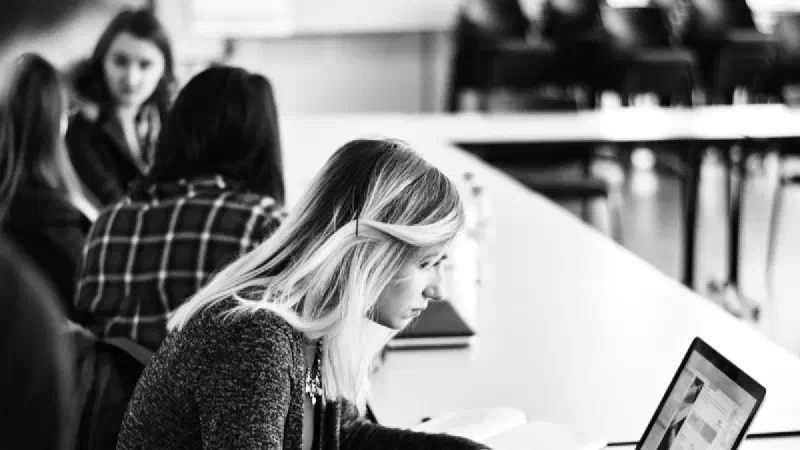 Google Classroom Guide 2026: How to Log In, Join a Class, and Turn In Assignments