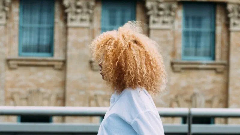 Taylor Swift's New Curly Hairstyle, Explained: Length, Colour and the Chart Milestone Behind It