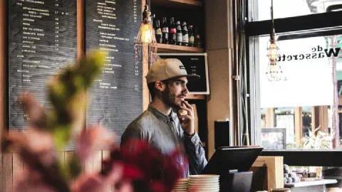 UK Minimum Wage 2026: Rates by Age, Annual Salary, Apprentices & Your Pay Rights