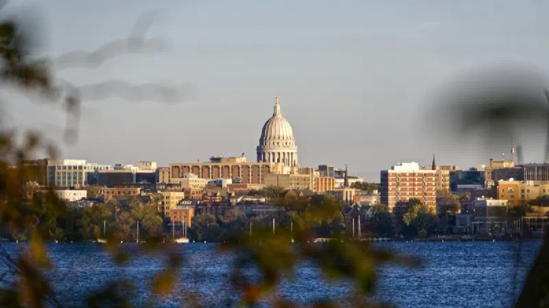 2026 Wisconsin Governor Race: Crowley vs Tiffany, Polls and Swing Voters